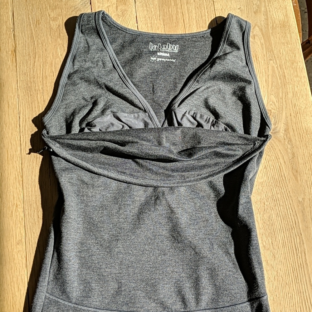 Lalabu babywearing sooth shirt Size Med.